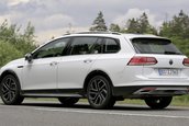 Volkswagen Golf Alltrack - Poze spion