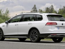 Volkswagen Golf Alltrack - Poze spion