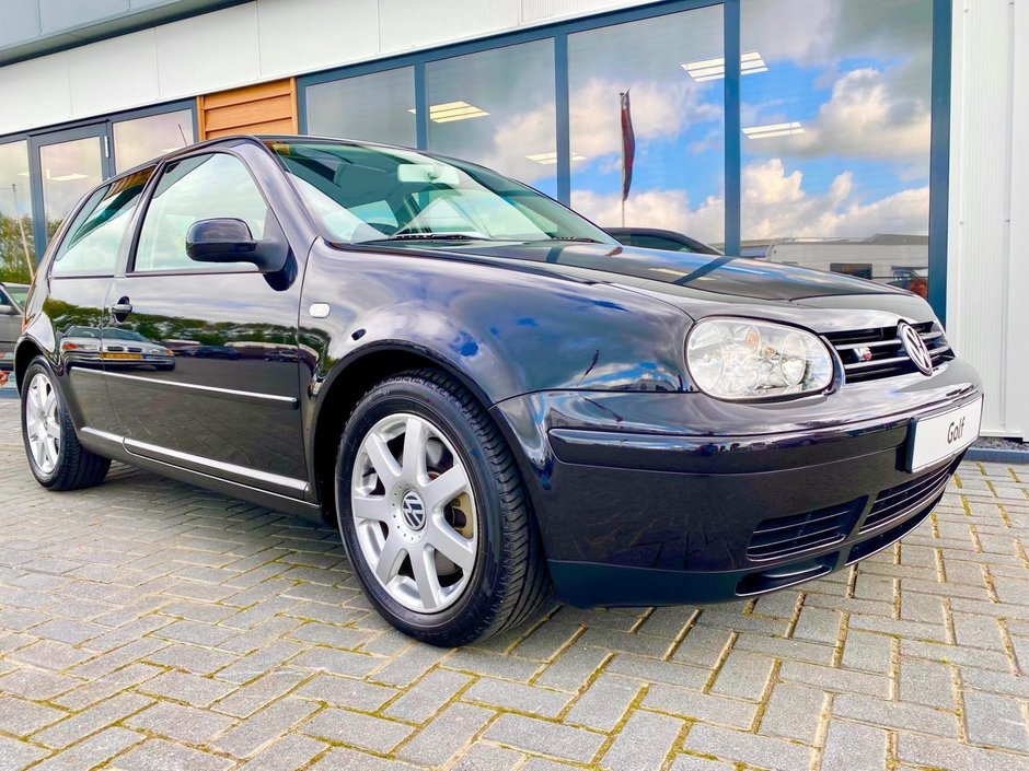 Volkswagen Golf cu 7.913 kilometri la bord