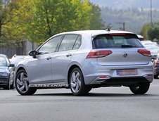 Volkswagen Golf GTE necamuflat - Poze spion noi