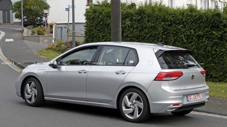 Volkswagen Golf GTE necamuflat