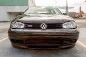 Volkswagen Golf GTI 20th Anniversary Edition cu 22.113 kilometri la bord