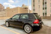 Volkswagen Golf GTI 20th Anniversary Edition cu 22.113 kilometri la bord