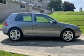 Volkswagen Golf GTI cu 2.088 de kilometri la bord