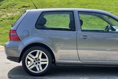 Volkswagen Golf GTI cu 2.088 de kilometri la bord