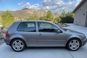 Volkswagen Golf GTI cu 3.981 de kilometri la bord