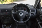 Volkswagen Golf GTI cu 5.503 kilometri la bord