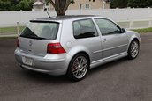 Volkswagen Golf GTI cu 8.893 de kilometri la bord