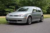 Volkswagen Golf GTI cu 8.893 de kilometri la bord