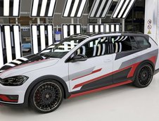 Volkswagen Golf GTI Next Level si Golf Variant TGI GMOTION
