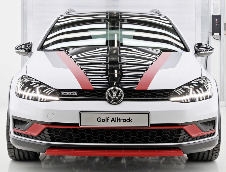 Volkswagen Golf GTI Next Level si Golf Variant TGI GMOTION