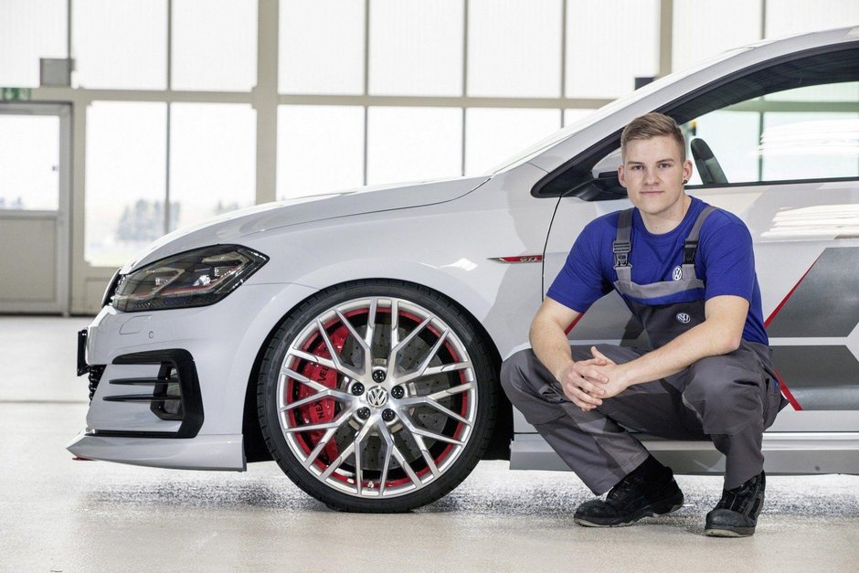 Volkswagen Golf GTI Next Level si Golf Variant TGI GMOTION