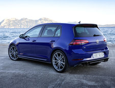 Volkswagen Golf R cu evacuare Akrapovic