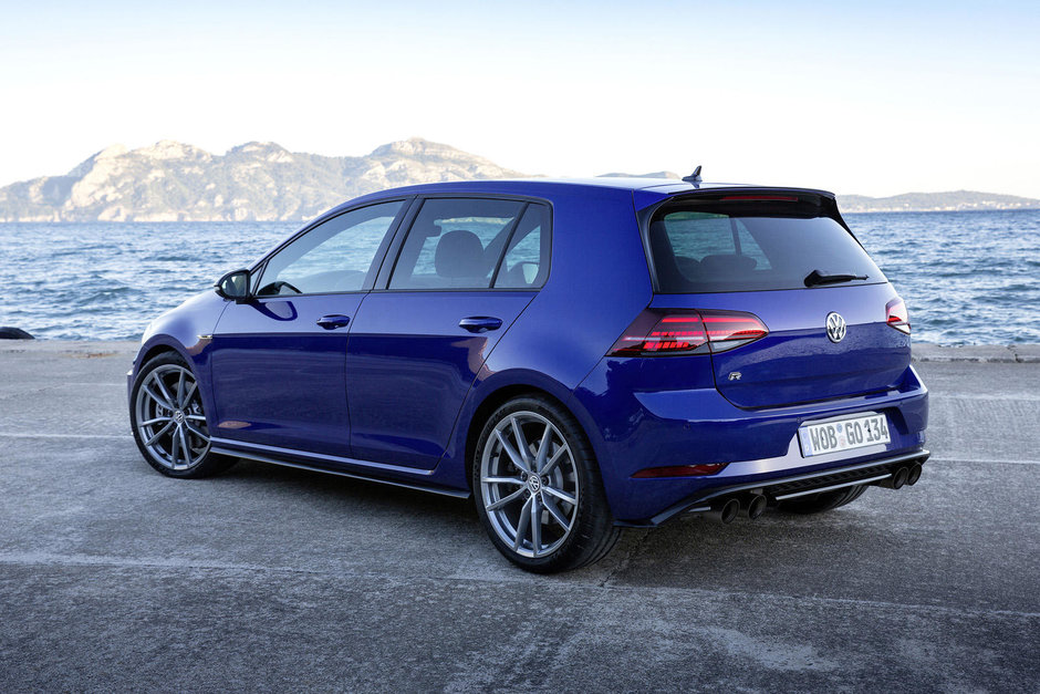 Volkswagen Golf R cu evacuare Akrapovic