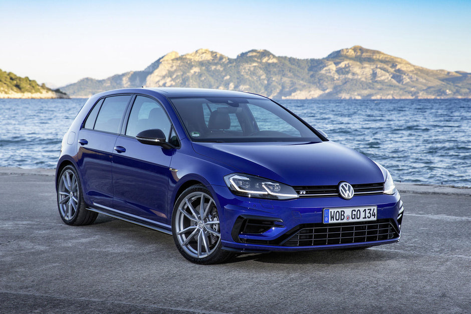 Volkswagen Golf R cu evacuare Akrapovic