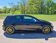 Volkswagen Golf R cu motor turbo de 2.5 litri