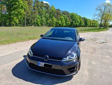 Volkswagen Golf R cu motor turbo de 2.5 litri