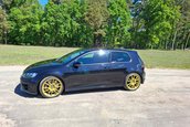 Volkswagen Golf R cu motor turbo de 2.5 litri