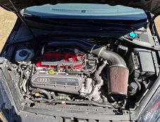 Volkswagen Golf R cu motor turbo de 2.5 litri