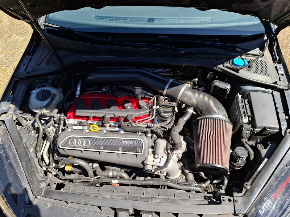 Volkswagen Golf R cu motor turbo de 2.5 litri