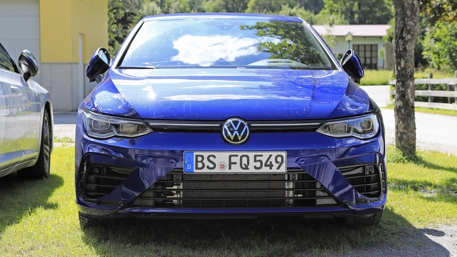 Volkswagen Golf R necamuflat