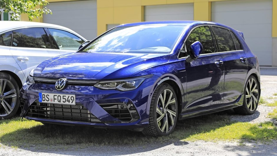 Volkswagen Golf R necamuflat