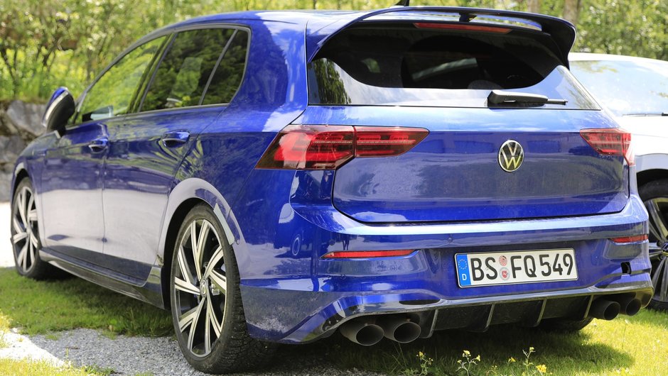 Volkswagen Golf R necamuflat