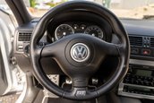 Volkswagen Golf R32 cu 21.714 kilometri la bord