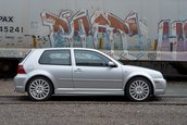 Volkswagen Golf R32 cu 21.714 kilometri la bord