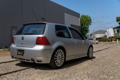 Volkswagen Golf R32 cu 21.714 kilometri la bord