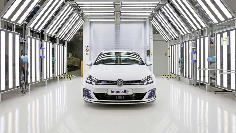 Volkswagen GTI First Decade Concept si GTE Estate impulsE