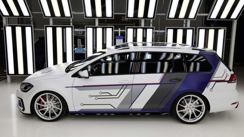 Volkswagen GTI First Decade Concept si GTE Estate impulsE