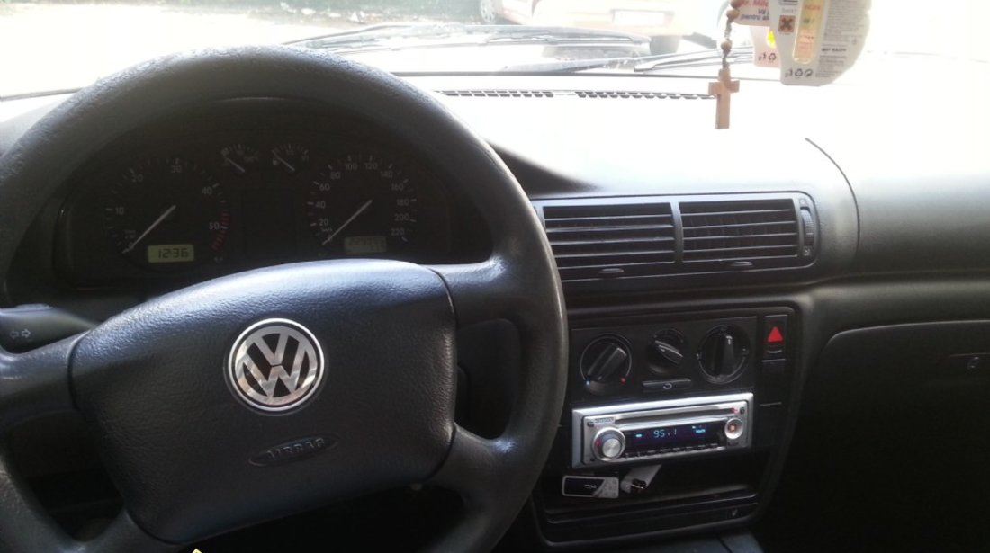 Volkswagen Passat 1 9 TDI ACCEPT VARIANTE SI PE DREAPTA