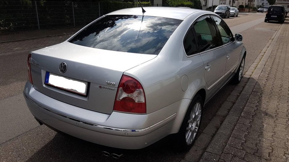 Volkswagen Passat W8 din 2002