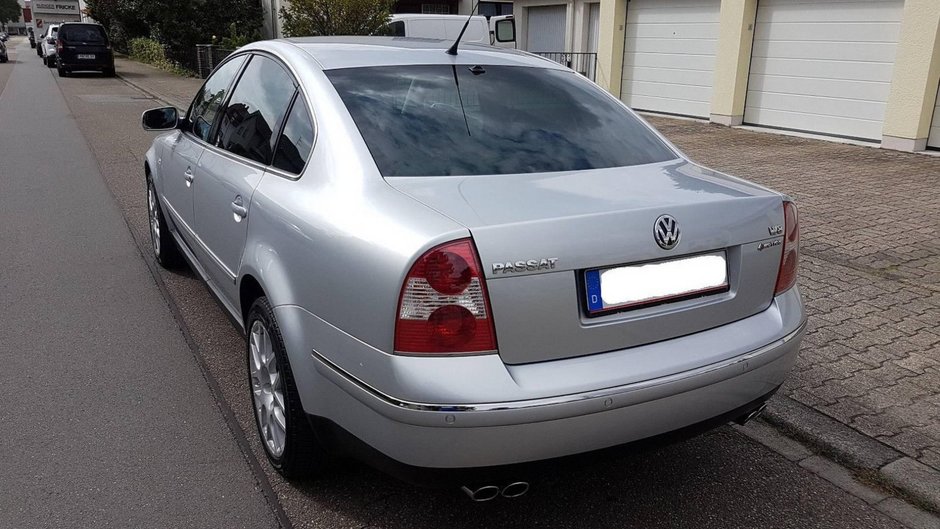 Volkswagen Passat W8 din 2002