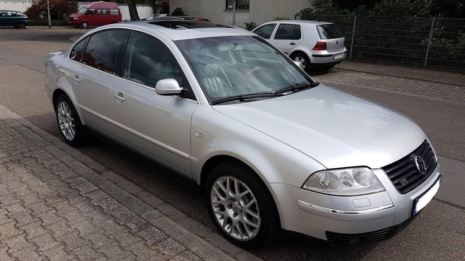 Volkswagen Passat W8 din 2002