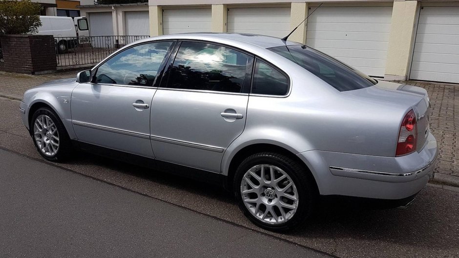 Volkswagen Passat W8 din 2002