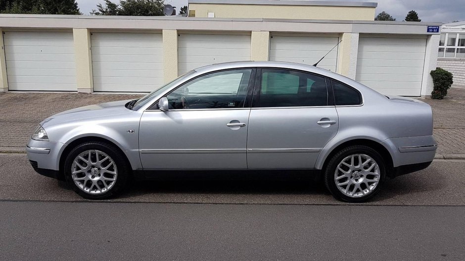 Volkswagen Passat W8 din 2002