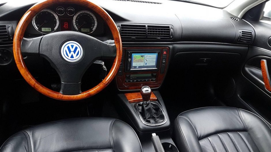 Volkswagen Passat W8 din 2002