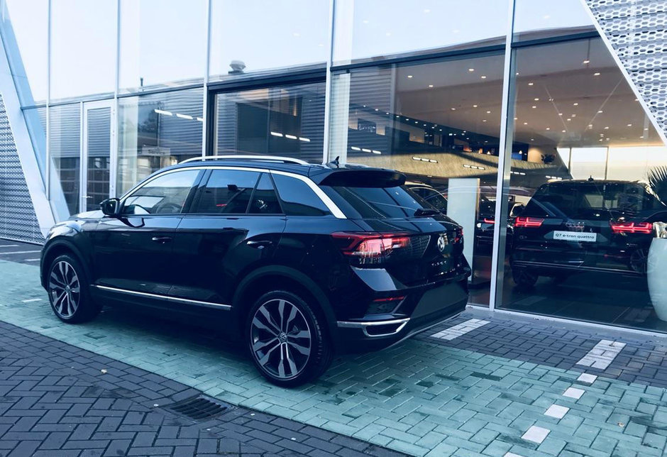 Volkswagen T-Roc la dealer