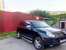 Volkswagen Touareg cu fata de Porsche Cayenne