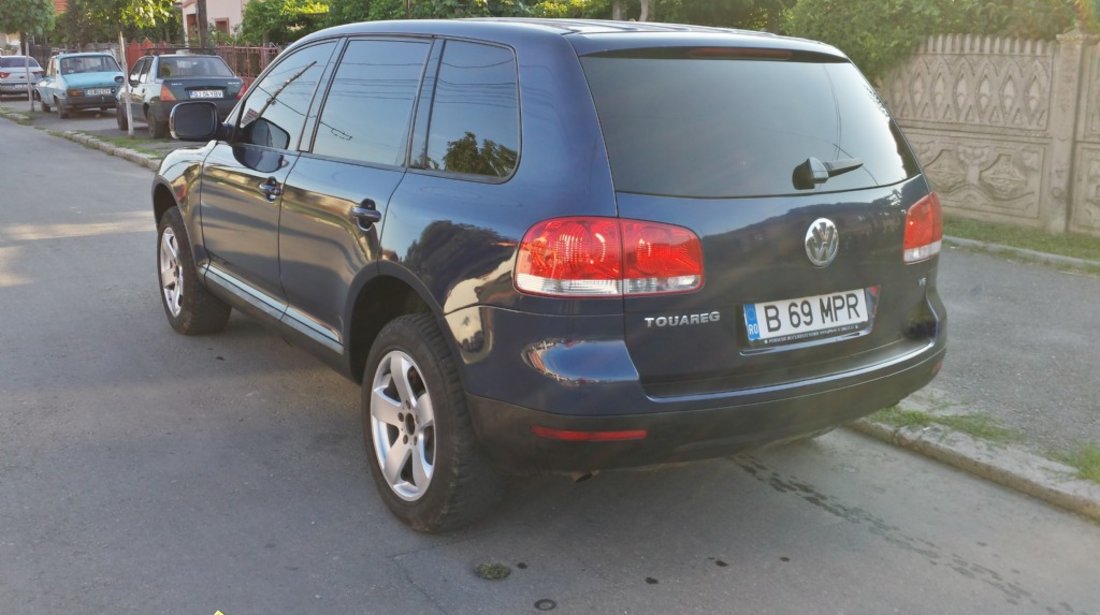 Volkswagen Touareg cu interior crem si perne aer accept variante