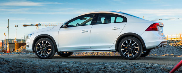 Volvo S60 Cross Country se lanseaza in Romania. Cat costa ciudatul model suedez