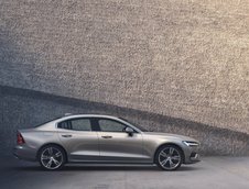 Volvo S60 T8, R-Design Plus si Inscription Plus