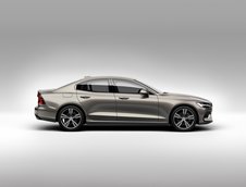 Volvo S60 T8, R-Design Plus si Inscription Plus