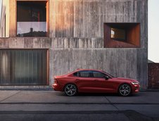 Volvo S60 T8, R-Design Plus si Inscription Plus