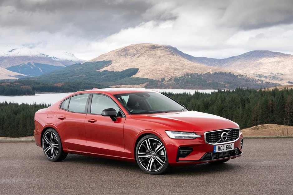 Volvo S60 T8, R-Design Plus si Inscription Plus