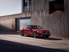 Volvo S60 T8, R-Design Plus si Inscription Plus