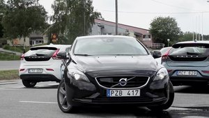 Volvo-ul care parcheaza complet singur