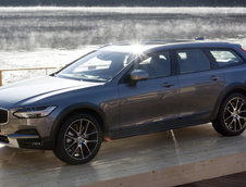 Volvo V90 Cross Country - Poze Reale